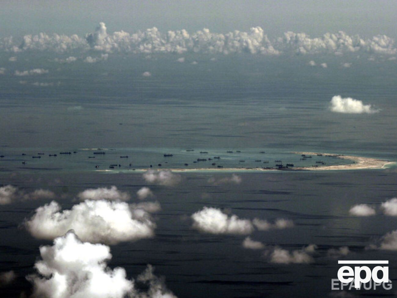 По словам американского адмирала, Китай уже намыл в спорном архипелаге Спратли 1,5 квадратных мили искусственных островов