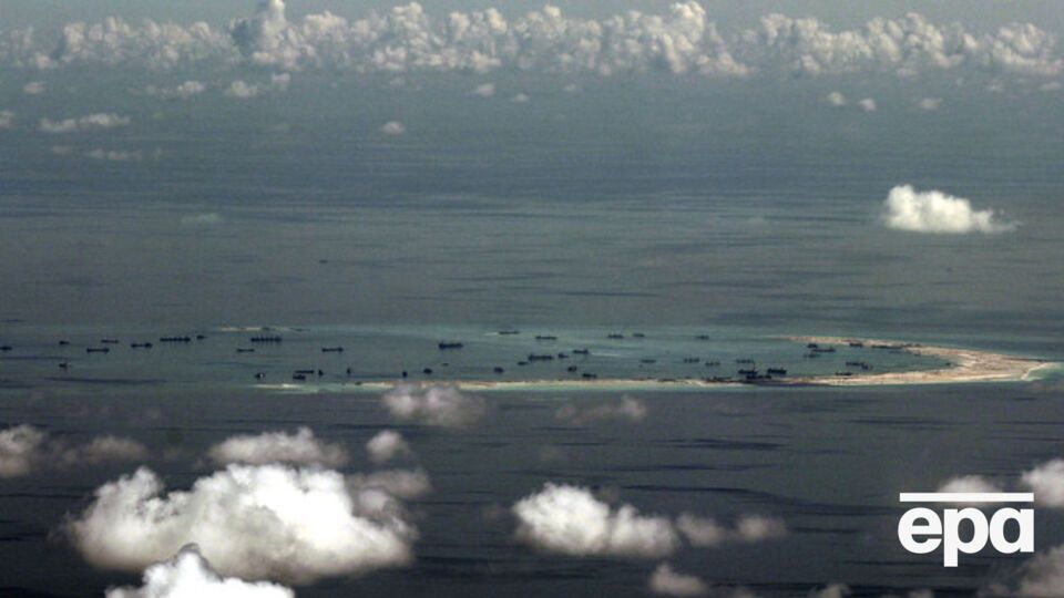 По словам американского адмирала, Китай уже намыл в спорном архипелаге Спратли 1,5 квадратных мили искусственных островов