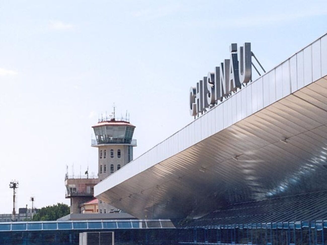 Российскую съемочную группу развернули прямо в аэропорту Кишинева