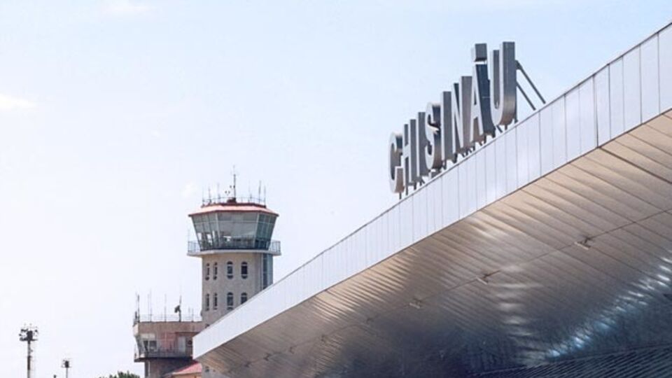 Российскую съемочную группу развернули прямо в аэропорту Кишинева