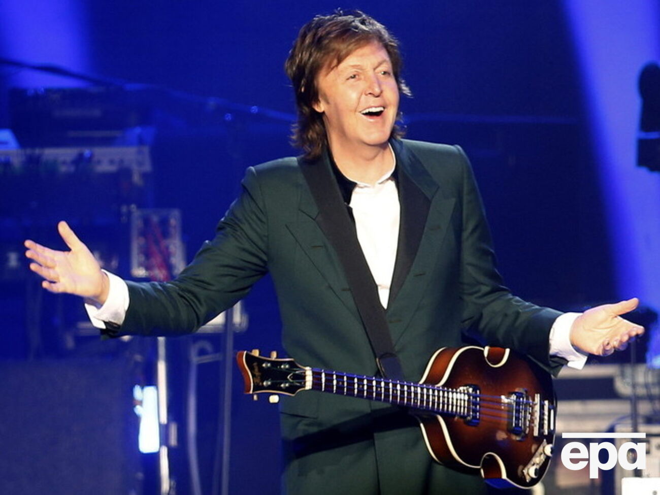 В новом черно-белом клипе Маккартни и Джексона показаны танцы афроамериканских тиннейджеров