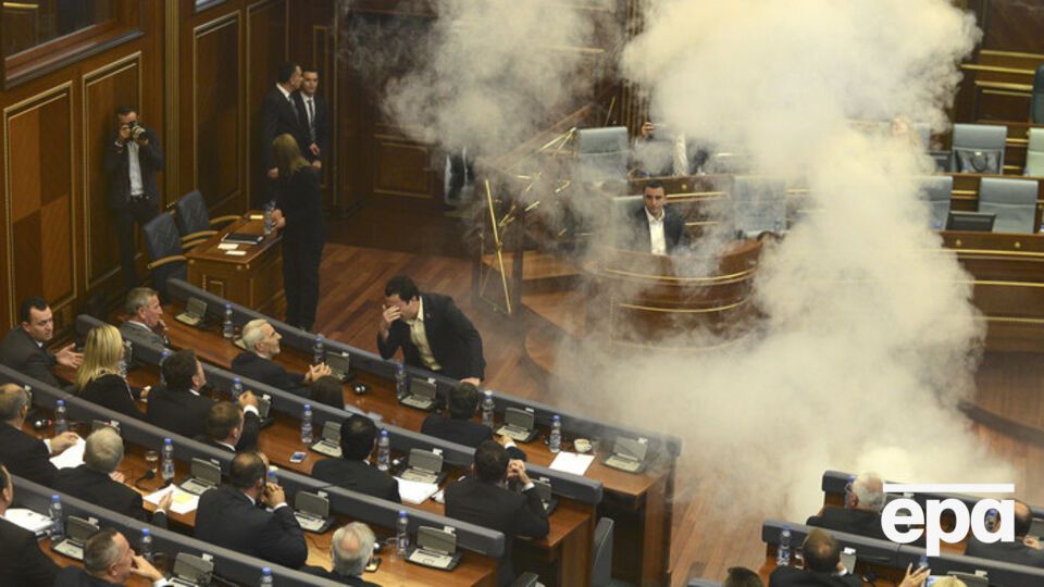 При помощи взрыва косовский оппозиционер протестует против улучшения отношений с Сербией