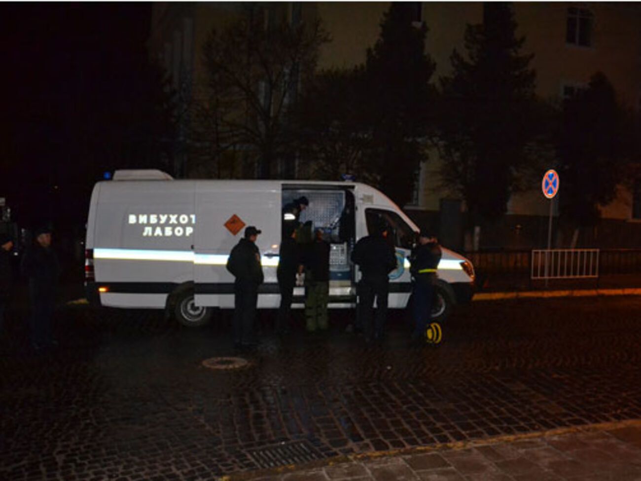 Эксперты предполагают, что на территории консульства Польши во Львове взорвалась граната РГ-42