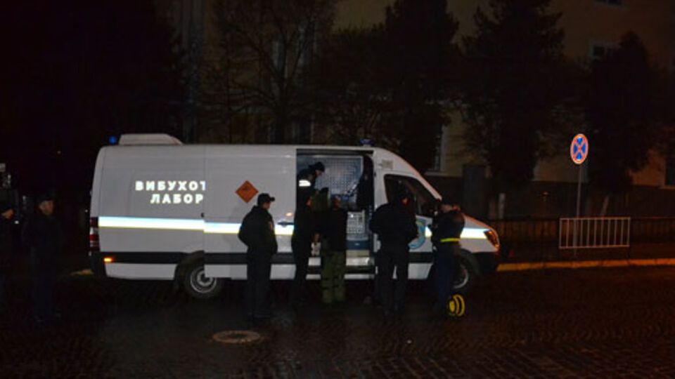 Эксперты предполагают, что на территории консульства Польши во Львове взорвалась граната РГ-42