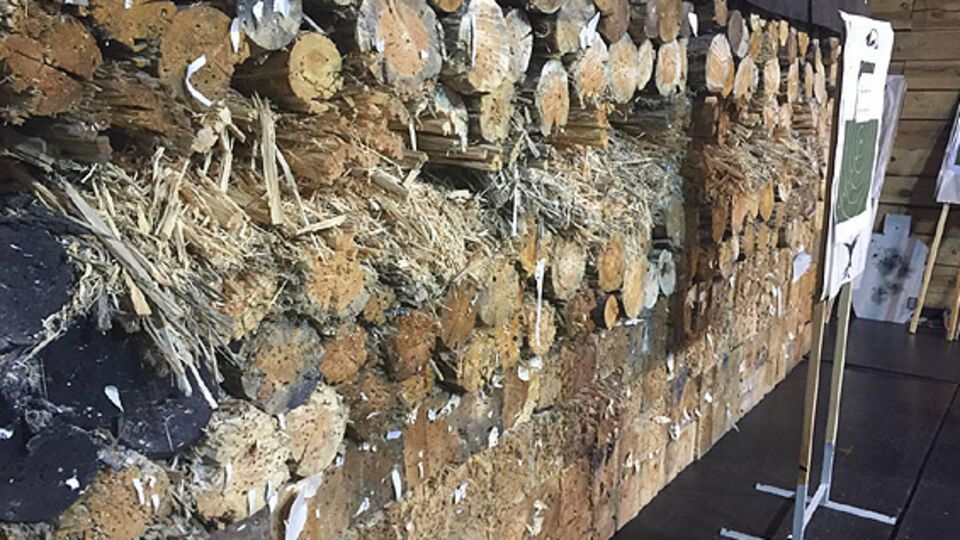 Одно из упражнений будущие спецназовцы выполняют с использованием боевых патронов