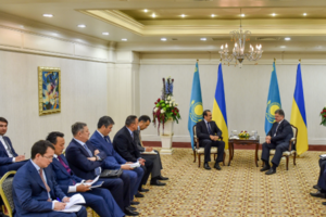 Порошенко впервые с официальным визитом в Казахстане