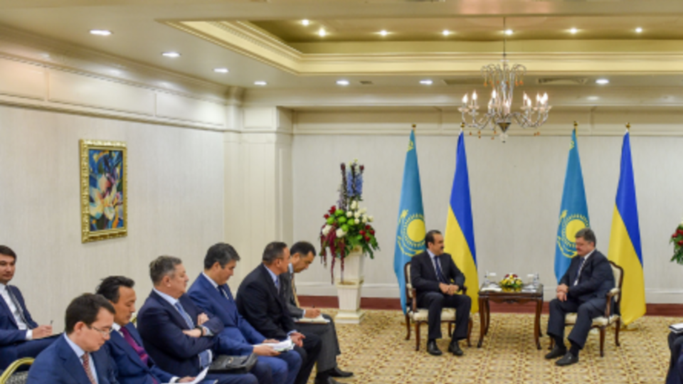 Порошенко впервые с официальным визитом в Казахстане