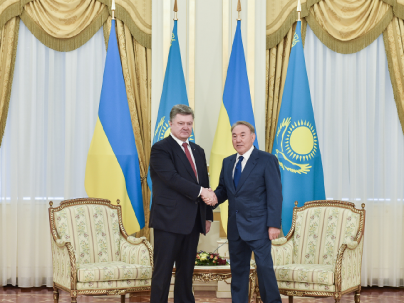 Порошенко встретился с Назарбаевым