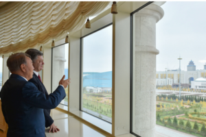 Порошенко: Украина заинтересована в развитии всестороннего сотрудничества с Казахстаном