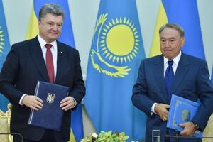 Украина подписала с Казахстаном дорожную карту по развитию отношений