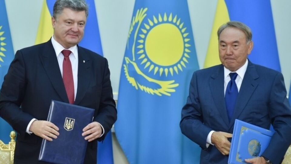 Украина подписала с Казахстаном дорожную карту по развитию отношений