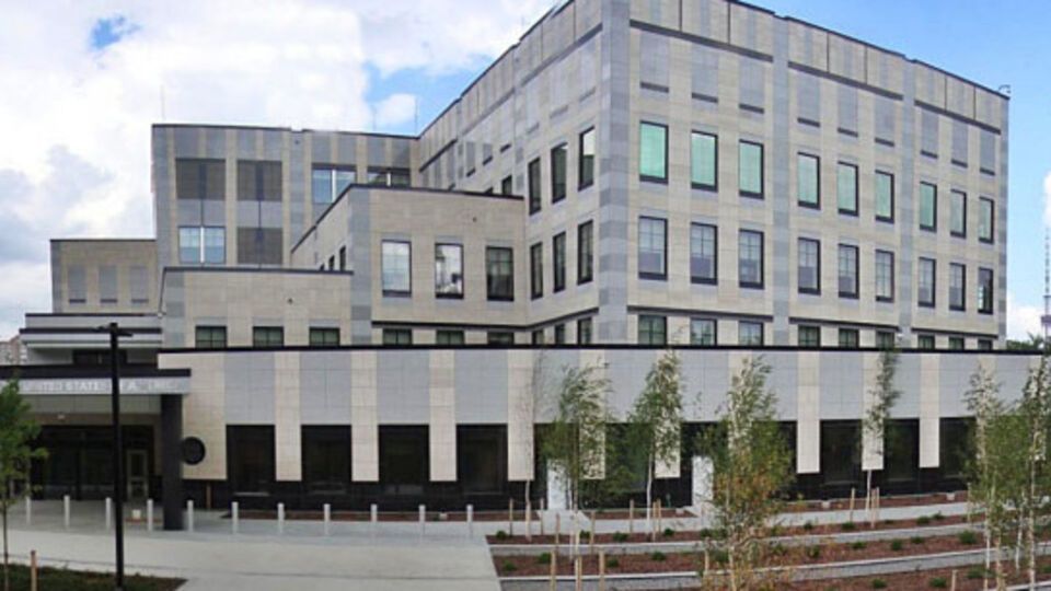 Посольство США в Украине опровергает информацию об отзыве посла Пайетта