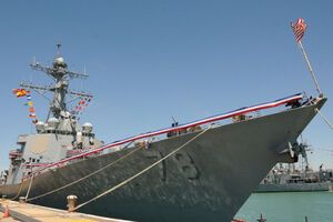 Американский эсминец Porter у причала