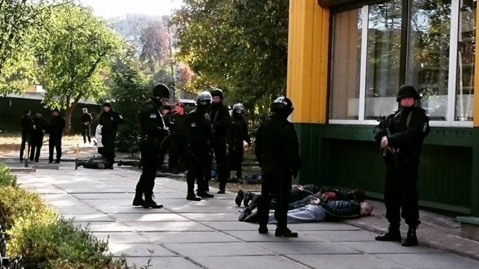 МВД: Милиция применила оружие в ходе задержания 20 злоумышленников, вымогавших деньги у автоперевозчиков