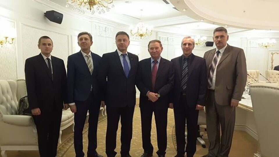 Сегодня участники трехсторонней контактной группы общаются в режиме видеоконференции