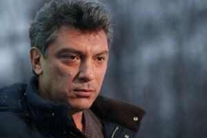 Когда мне предложили сделать памятник, просили придумать что-то необычное. И я придумал фрагмент Большого Москворецкого моста с пятью пулями, которые были выпущены в Бориса, и как бы ответил на эту тему.