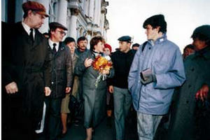 Сестра Старовойтовой: Когда Галю убили, весь город подходил ко мне и говорил, что это Яковлев или Жириновский. Я отвечаю: "Доказательства?"