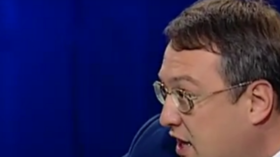 По словам Антона Геращенко, очевидцы сделали два фотоизображения: одно фото самой установки, а второе – инверсионный след от пуска ракеты