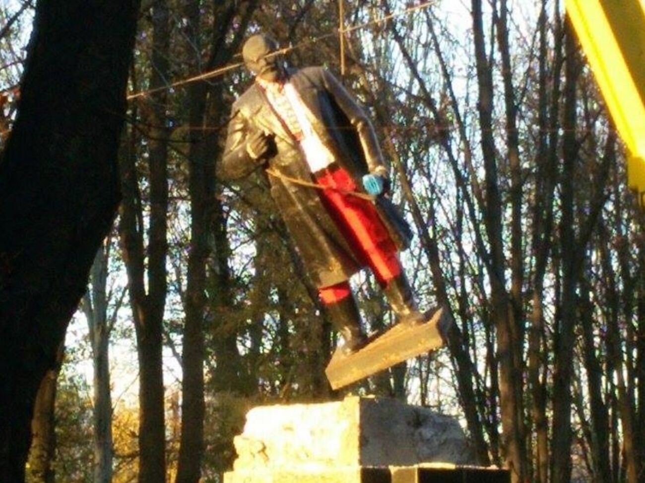 Ленина отправили на хранение коммунальщикам