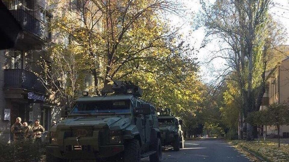 Бутусов: На обыск к руководству Фонда обороны страны в Днепропетровск прибыло спецподразделение "Альфа" в полном составе с бронетехникой