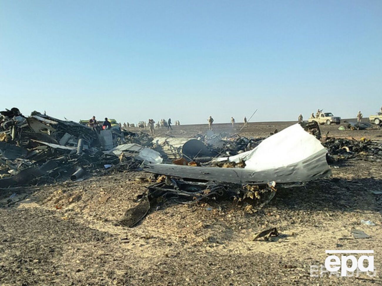 На место крушения продолжают прибывать эксперты