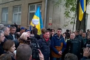 Александр Боровик на митинге под Окружным админсудом Одессы