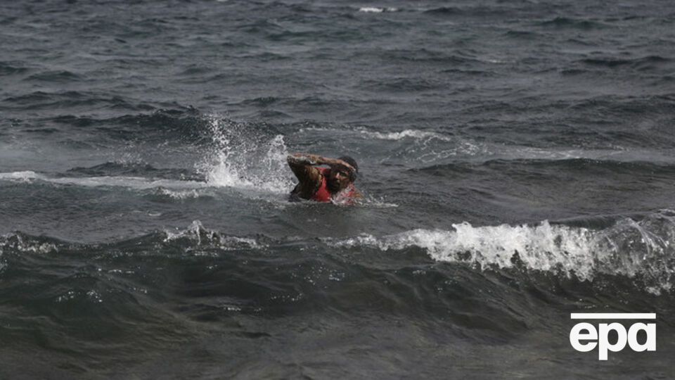 У берегов Греции перевернулась лодка с мигрантами