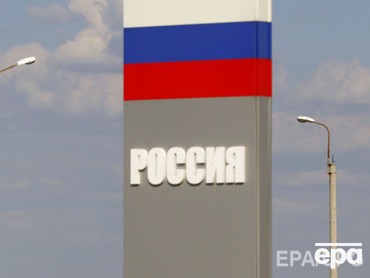 По данным МИД, украинские дипломаты в Египте находятся на постоянной связи с компетентными органами Египта и российскими дипломатическими и консульскими учреждениями в вопросах поиска и перевозки тел погибших и расследования причин катастрофы