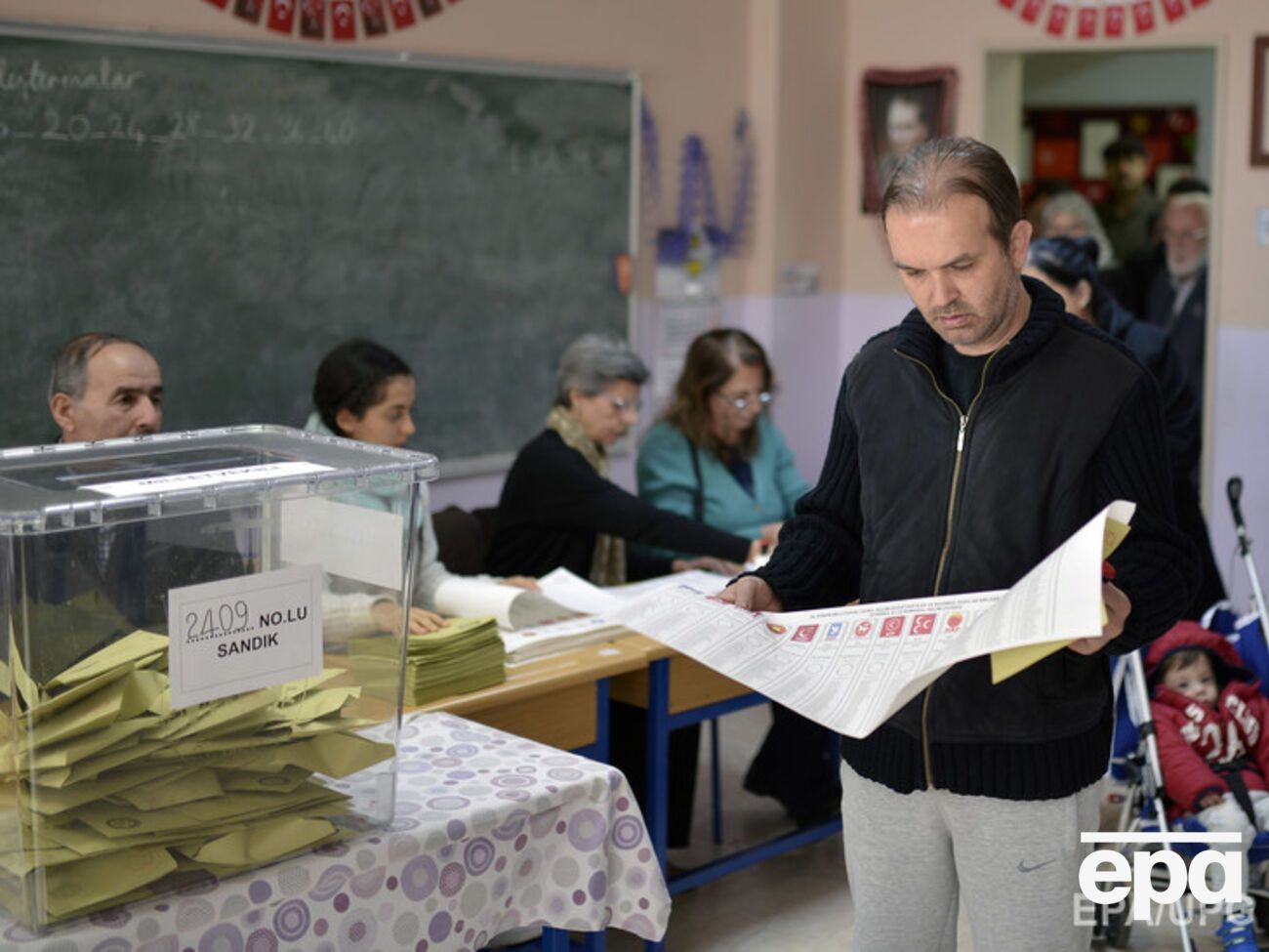 Партия Эрдогана получила почти 50% голосов