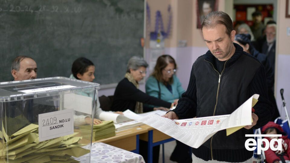 Партия Эрдогана получила почти 50% голосов