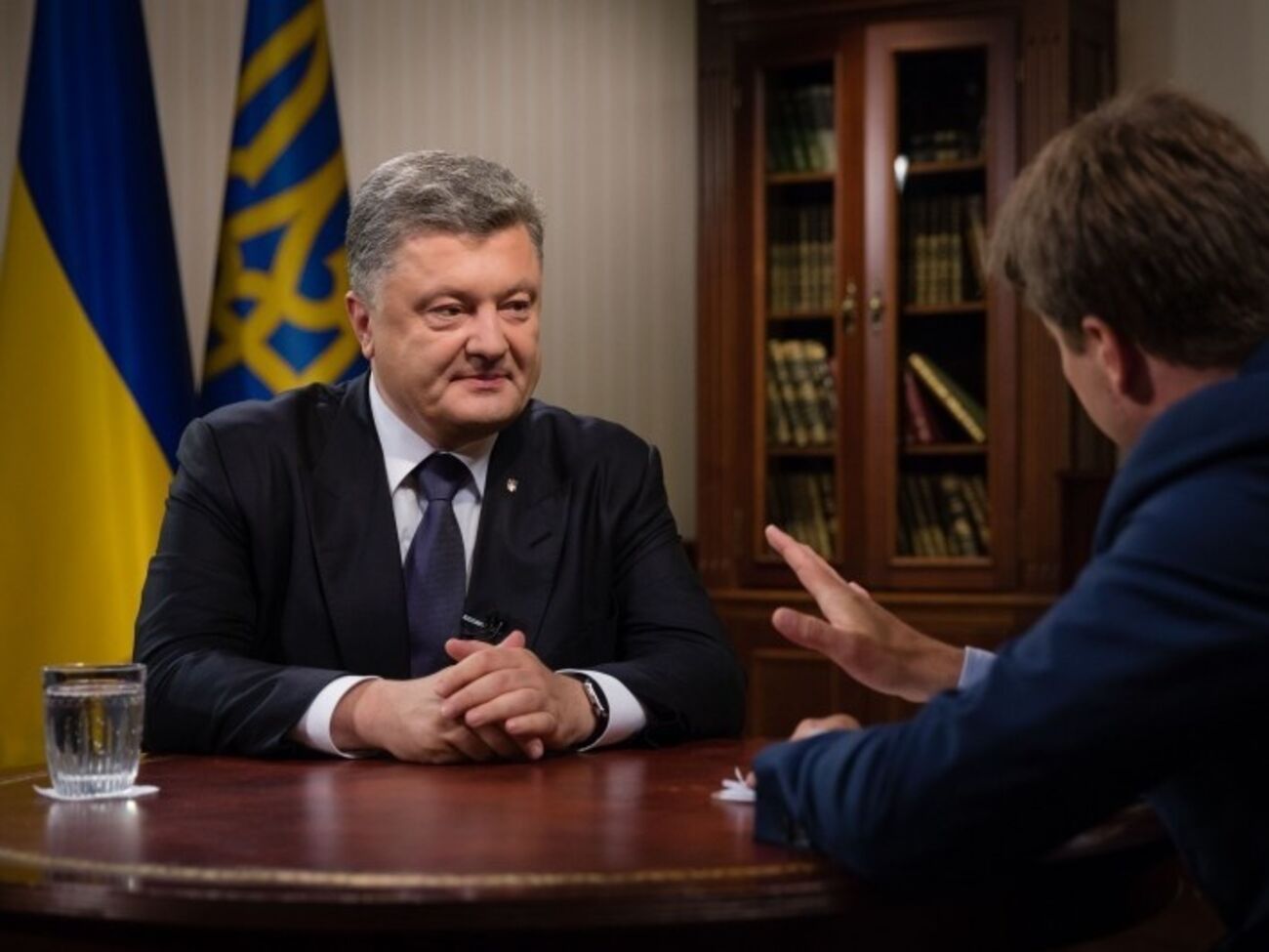 Порошенко заявил, что до конца месяца должен быть избран антикоррупционный прокурор