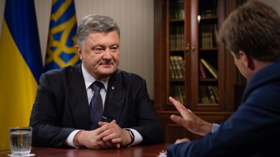 Порошенко заявил, что до конца месяца должен быть избран антикоррупционный прокурор