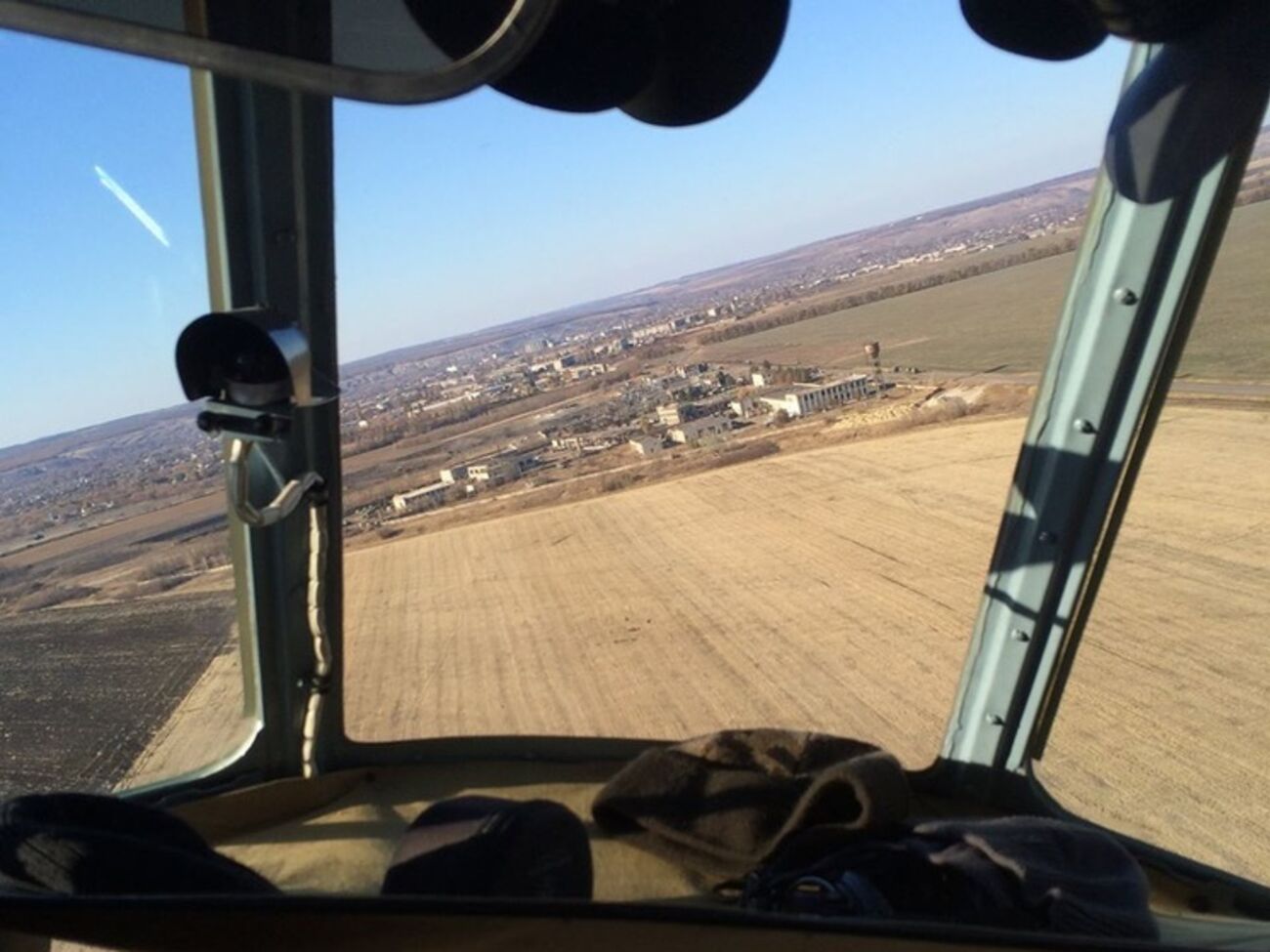 Тука осмотрел разрушения в Сватово с вертолета