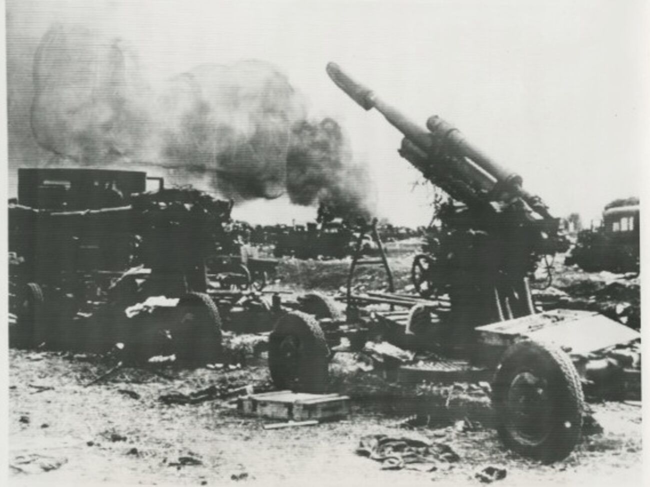 Остатки уничтоженной советской колонны