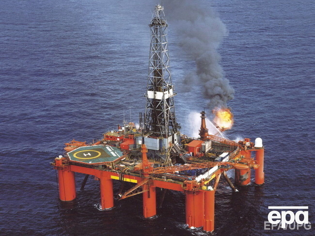 Нефть незначительно подешевела