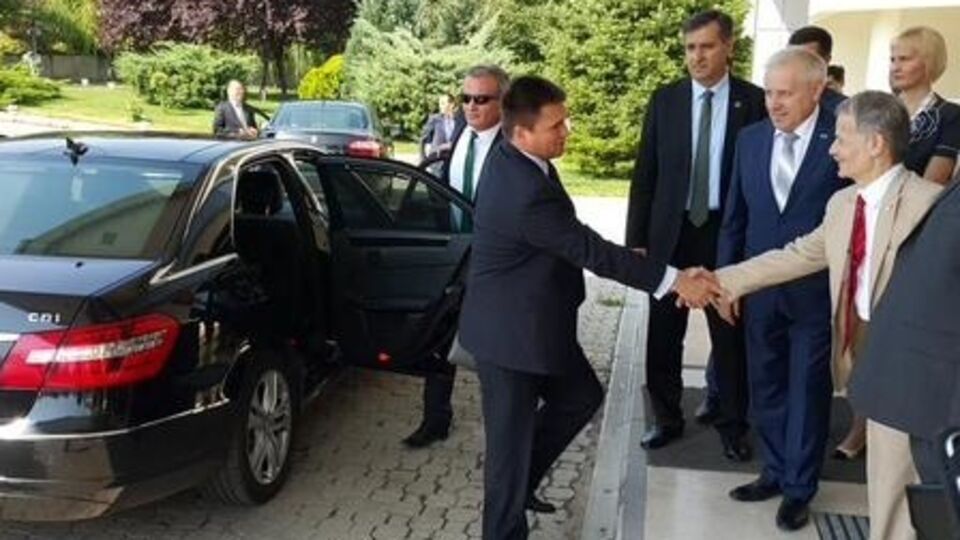 Правительство Украины будет компенсировать дипломатам использование их частных автомобилей