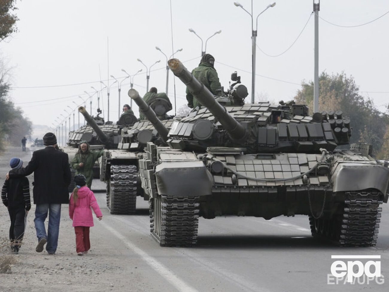 В Донецке зафиксирована колонна танков боевиков