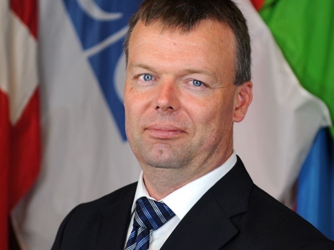 Хуг: Должен быть приложен максимум усилий, чтобы вооружения оставались вдали от линии разграничения