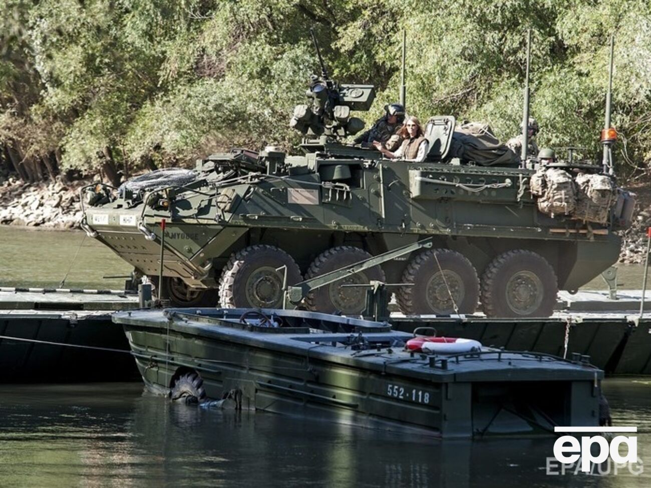 Литва просит у США 84 бронемашины Stryker