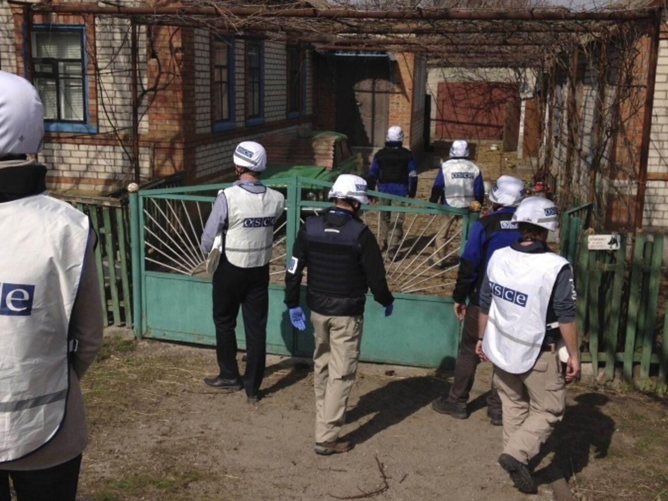 Наблюдатели ОБСЕ в Широкино (Донецкая область)