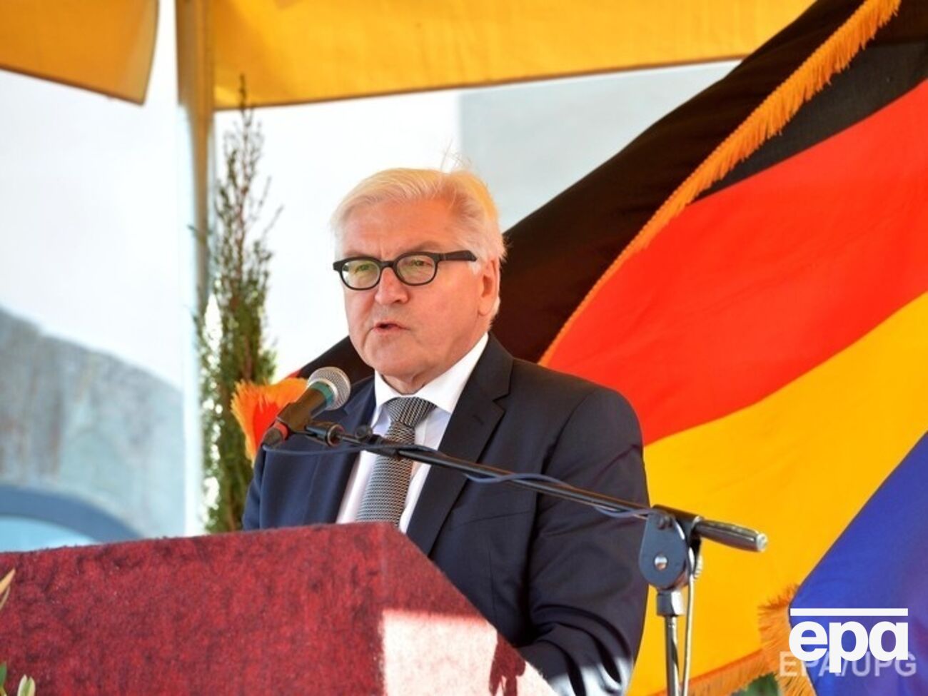 Если ОБСЕ подтвердит, что выборы на оккупированных территориях были проведены должным образом, то закон вступит в силу на постоянной основе, отметил Штайнмайер