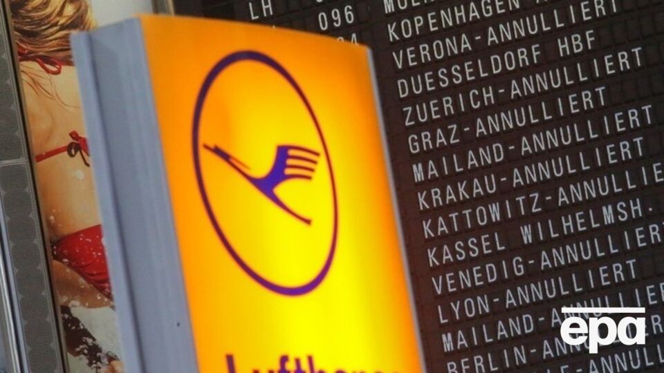 Забастовка бортпроводников срывает рейсы авиакомпании