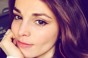 Сати Казанова предстала в клипе в образе восточной принцессы