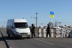 По словам Жебривского, боевики усилили обстрелы контрольных пунктов