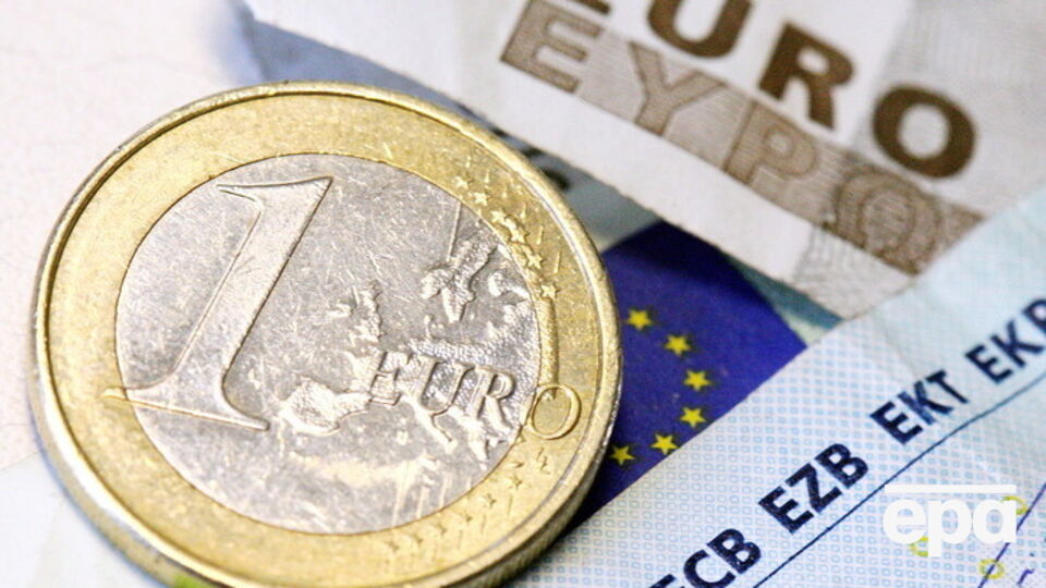 Нацбанк укрепил курс гривны к евро