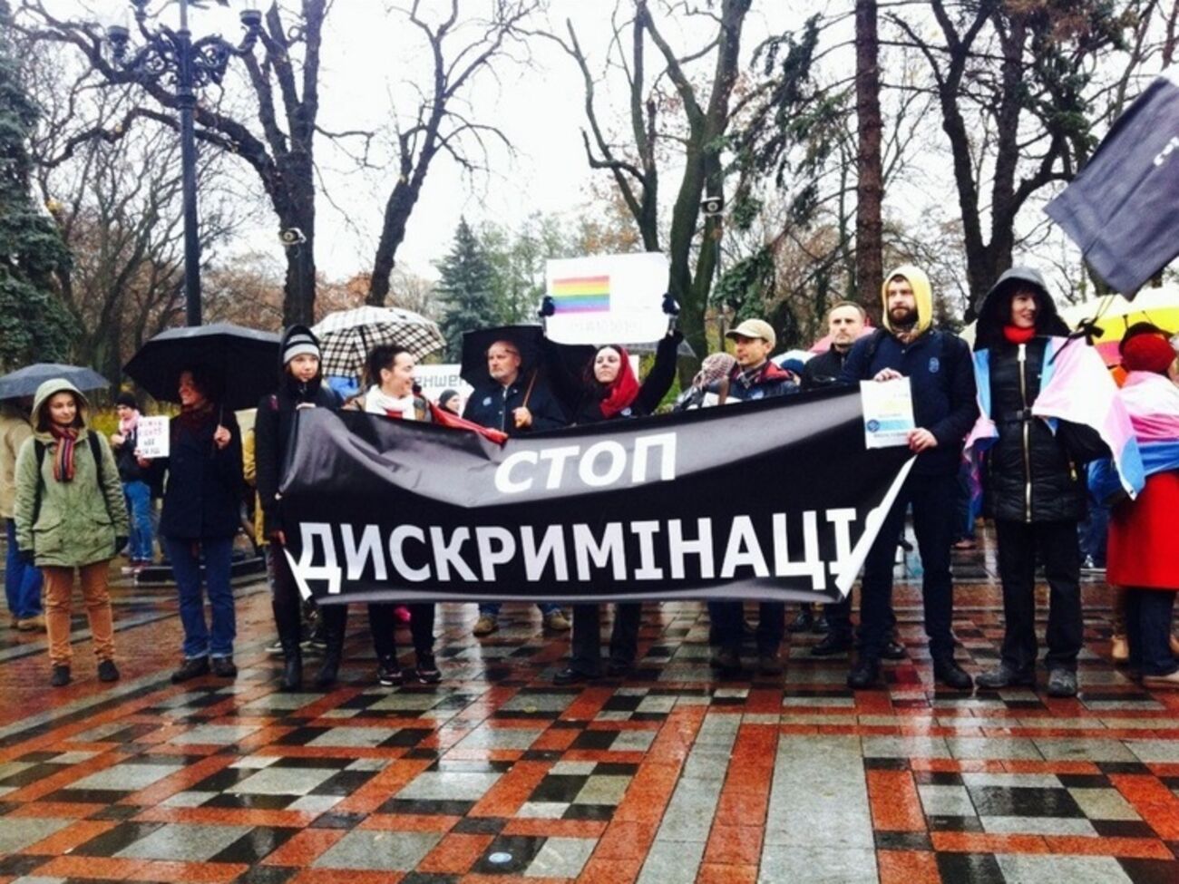 Под зданием парламента в Киеве прошел митинг в поддержку пакета законопроектов, необходимых для безвизового режима с ЕС
