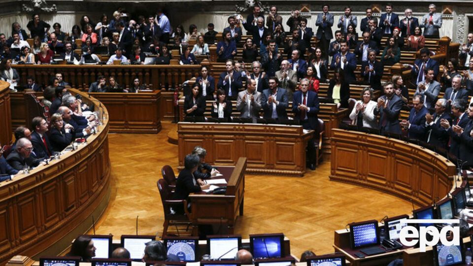 Правительство Португалии было вынуждено уйти в отставку
