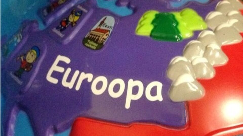 На эстонском варианте игрушки отсутствует Россия