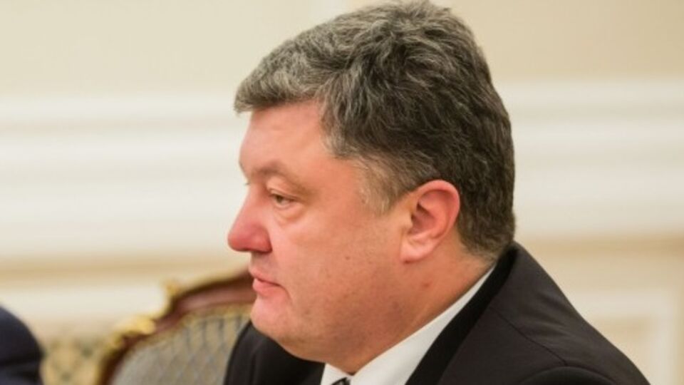 Порошенко: Без политического урегулирования, только хрупким прекращением огня мы мира не достигнем