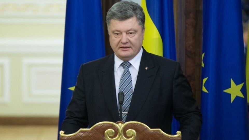 Расходы на оборону должны составлять не менее 3% ВВП, заявил Порошенко